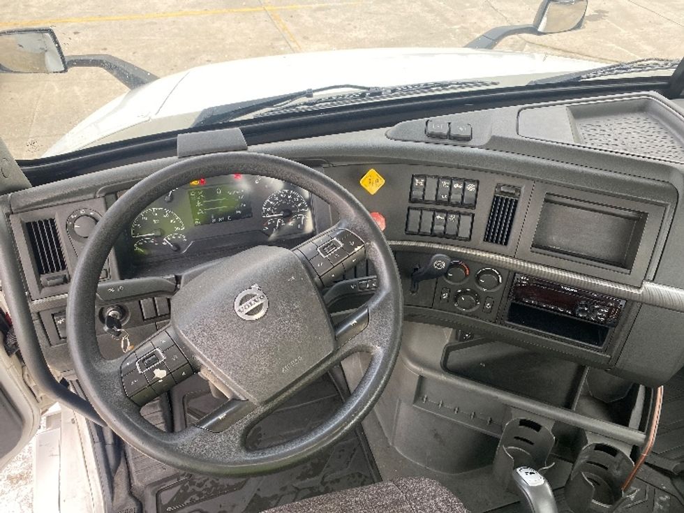 Day Cab Tractor-Heavy Duty Tractors-Volvo-2020-VNL64T300-Bessemer-AL-629,129\n\t\tmiles-$ 29,500 - Image 11