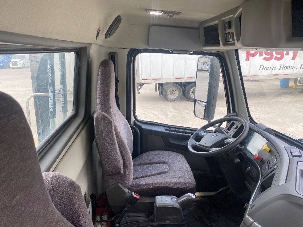 Day Cab Tractor-Heavy Duty Tractors-Volvo-2020-VNL64T300-Bessemer-AL-629,129\n\t\tmiles-$ 29,500 - Image 14