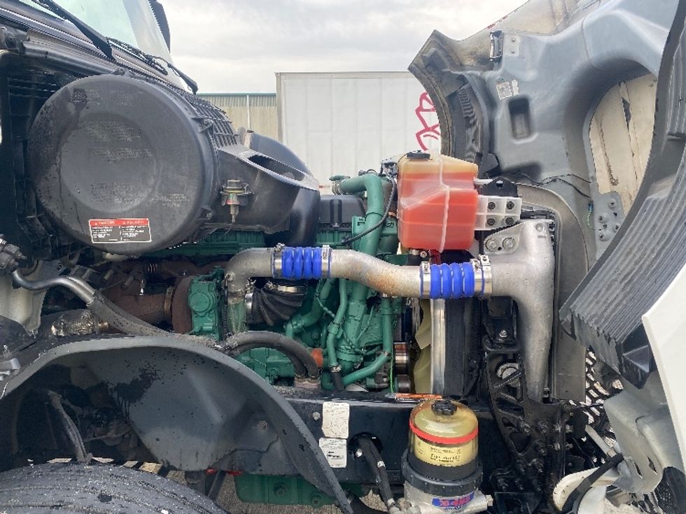 Day Cab Tractor-Heavy Duty Tractors-Volvo-2020-VNL64T300-Bessemer-AL-629,129\n\t\tmiles-$ 29,500 - Image 15