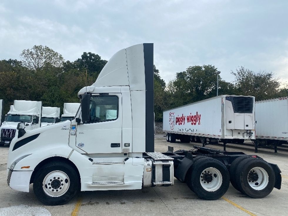 Day Cab Tractor-Heavy Duty Tractors-Volvo-2020-VNL64T300-Bessemer-AL-629,129\n\t\tmiles-$ 29,500 - Image 4