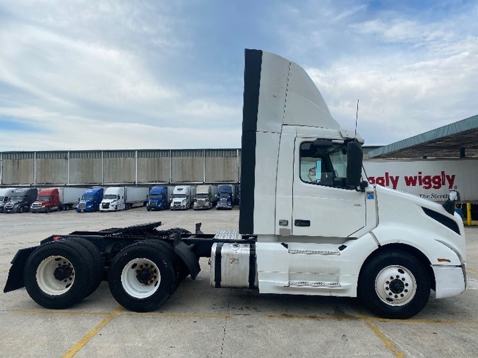 Day Cab Tractor-Heavy Duty Tractors-Volvo-2020-VNL64T300-Bessemer-AL-629,129\n\t\tmiles-$ 29,500 - Image 8