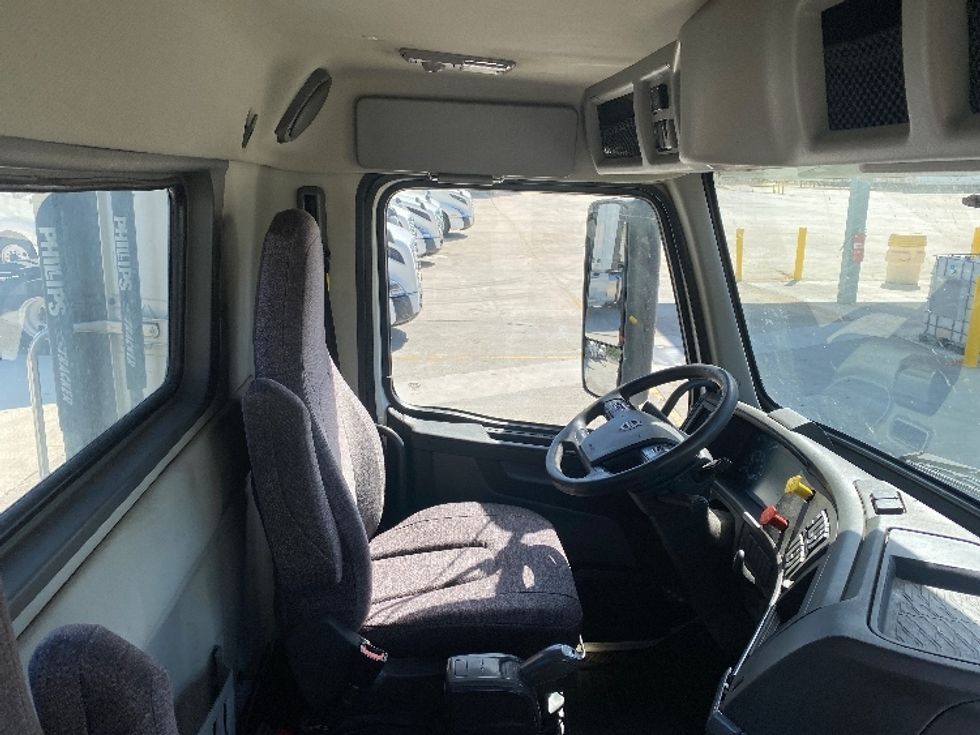 Day Cab Tractor-Heavy Duty Tractors-Volvo-2020-VNL64T300-Bessemer-AL-640,209\n\t\tmiles-$ 29,500 - Image 14