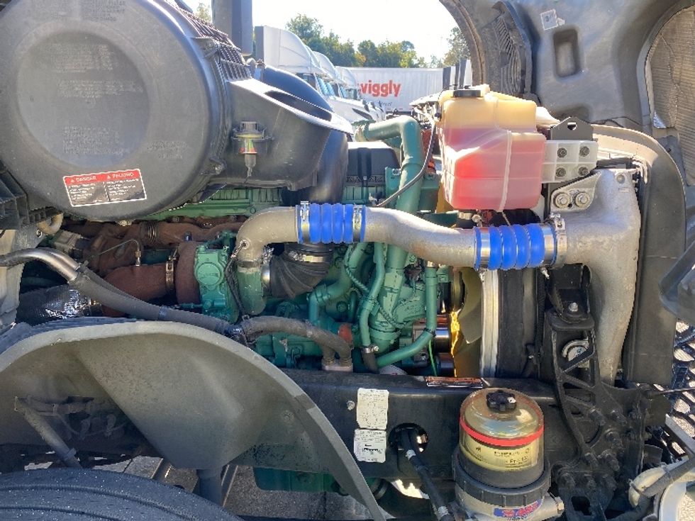 Day Cab Tractor-Heavy Duty Tractors-Volvo-2020-VNL64T300-Bessemer-AL-647,095\n\t\tmiles-$ 29,500 - Image 15