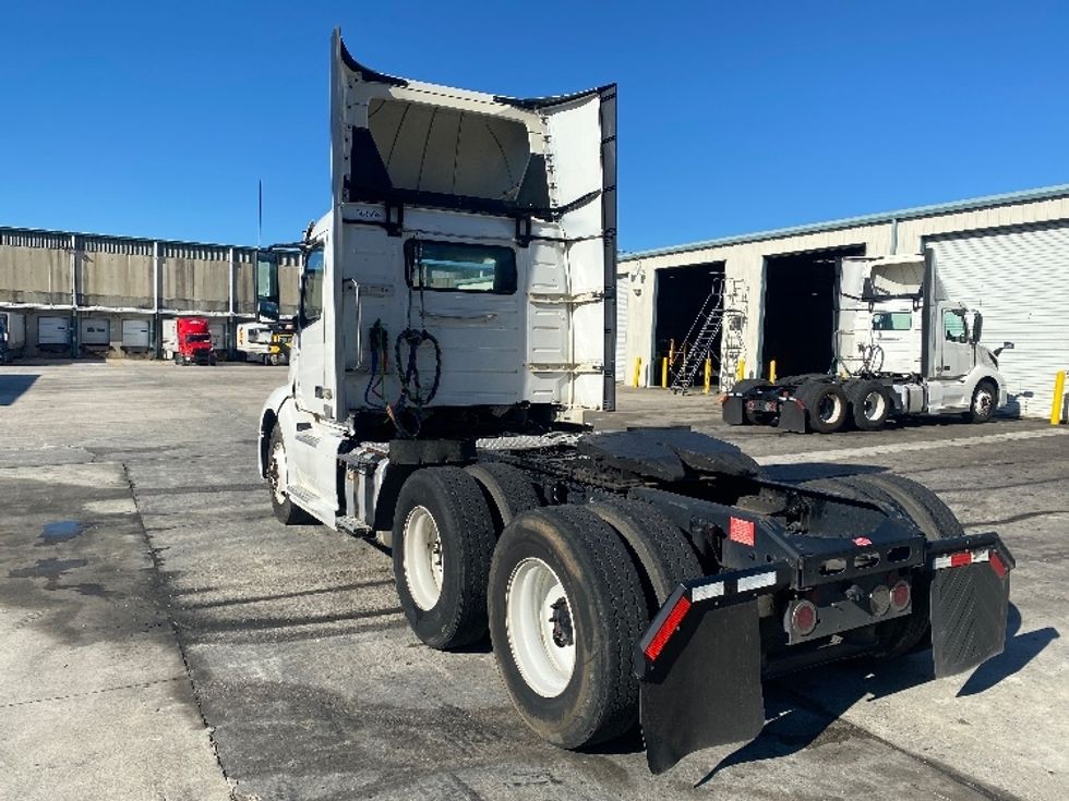 Day Cab Tractor-Heavy Duty Tractors-Volvo-2020-VNL64T300-Bessemer-AL-647,095\n\t\tmiles-$ 29,500 - Image 5