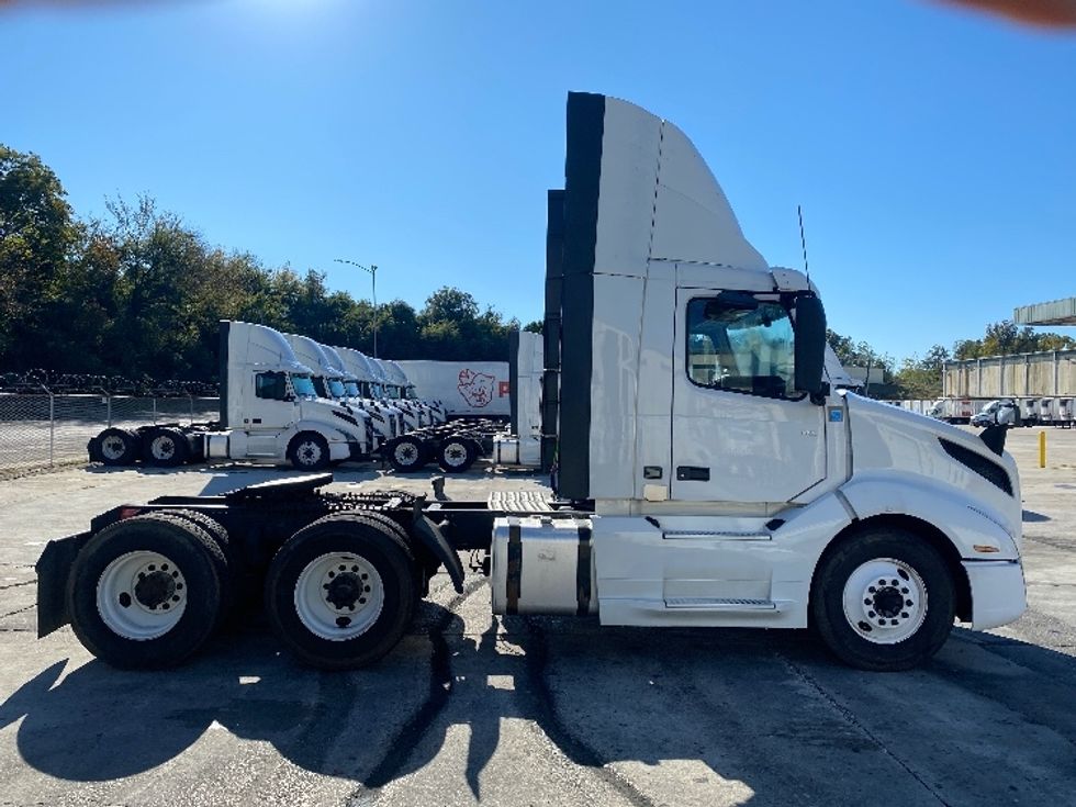 Day Cab Tractor-Heavy Duty Tractors-Volvo-2020-VNL64T300-Bessemer-AL-647,095\n\t\tmiles-$ 29,500 - Image 8
