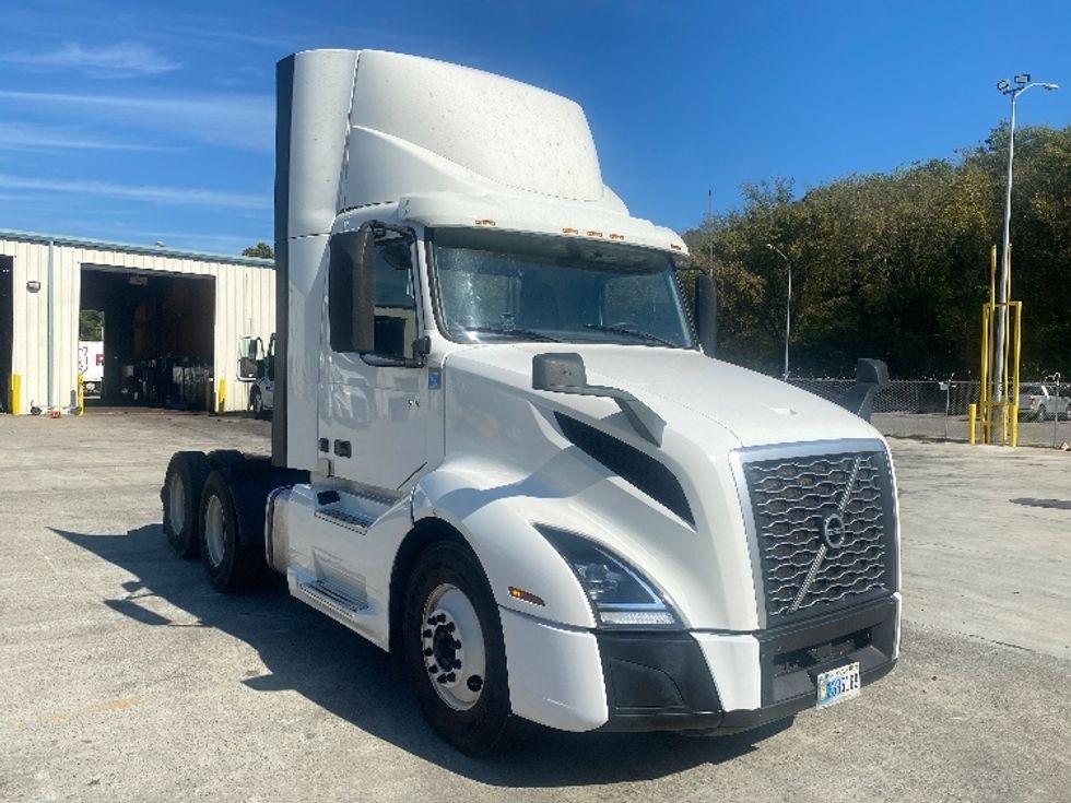 Day Cab Tractor-Heavy Duty Tractors-Volvo-2020-VNL64T300-Bessemer-AL-659,439\n\t\tmiles-$ 29,500 - Image 1