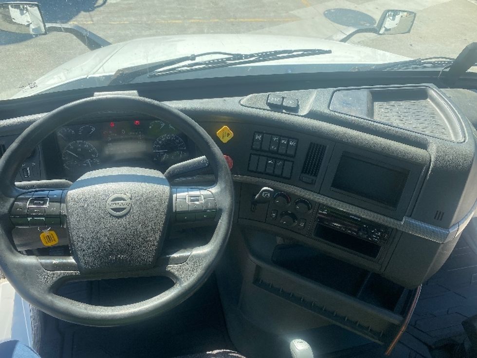 Day Cab Tractor-Heavy Duty Tractors-Volvo-2020-VNL64T300-Bessemer-AL-659,439\n\t\tmiles-$ 29,500 - Image 11