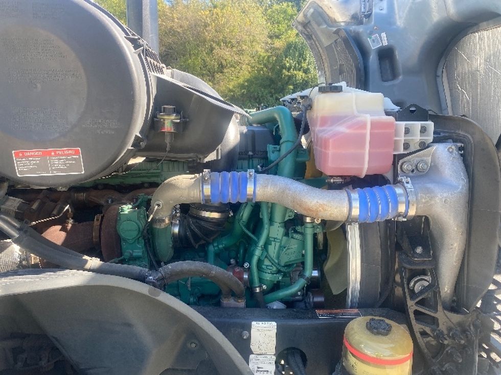 Day Cab Tractor-Heavy Duty Tractors-Volvo-2020-VNL64T300-Bessemer-AL-659,439\n\t\tmiles-$ 29,500 - Image 15