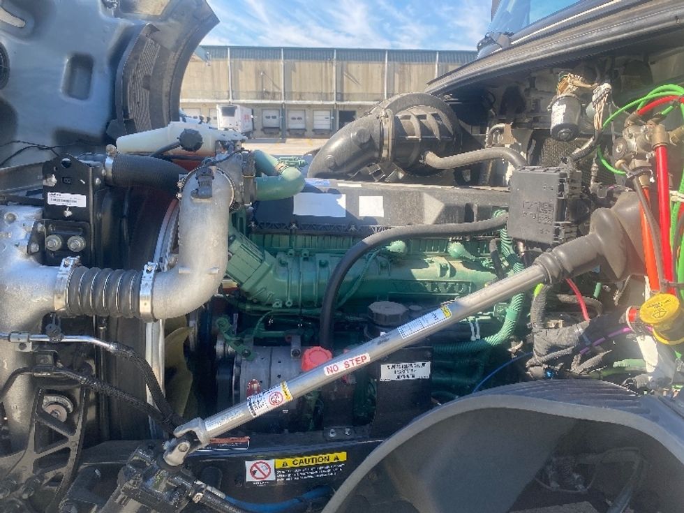 Day Cab Tractor-Heavy Duty Tractors-Volvo-2020-VNL64T300-Bessemer-AL-659,439\n\t\tmiles-$ 29,500 - Image 16