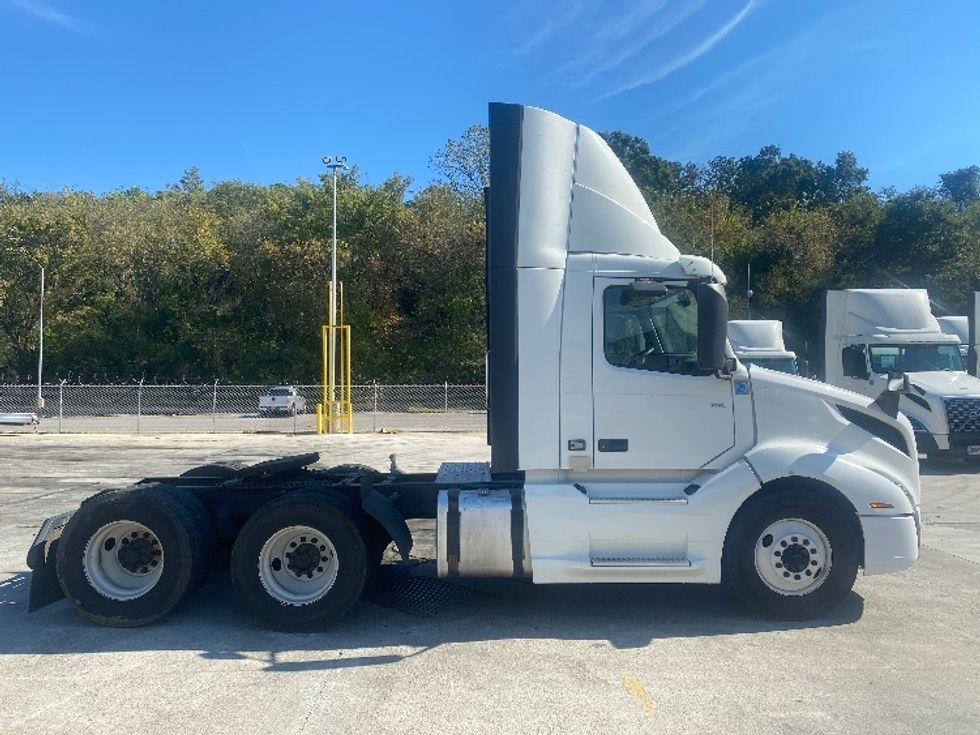 Day Cab Tractor-Heavy Duty Tractors-Volvo-2020-VNL64T300-Bessemer-AL-659,439\n\t\tmiles-$ 29,500 - Image 8