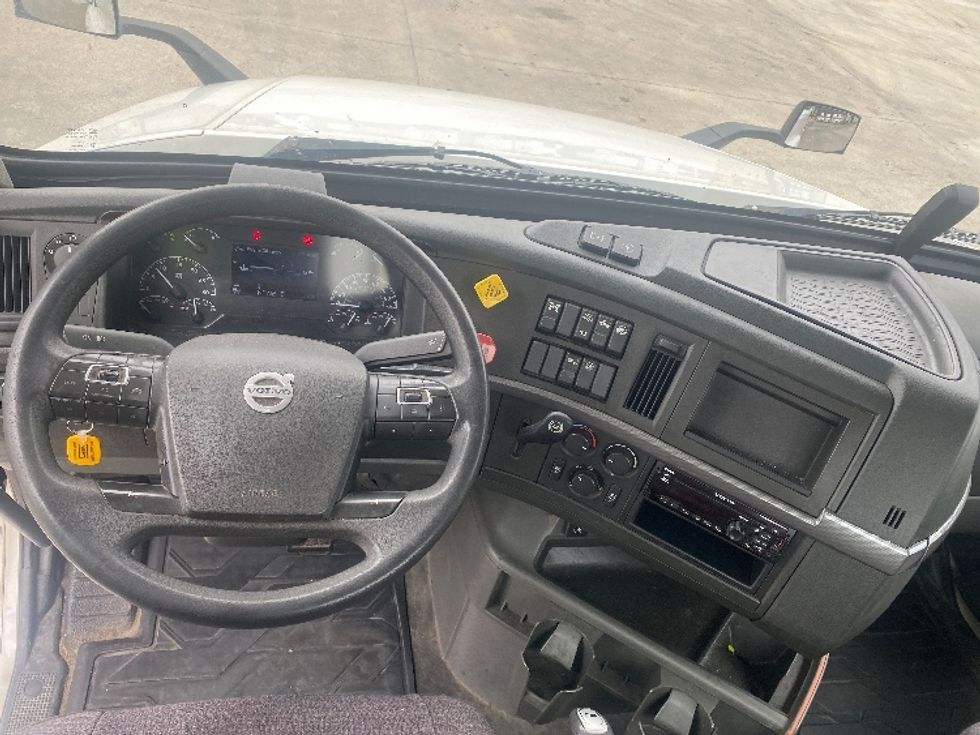 Day Cab Tractor-Heavy Duty Tractors-Volvo-2020-VNL64T300-Bessemer-AL-661,641\n\t\tmiles-$ 27,500 - Image 11