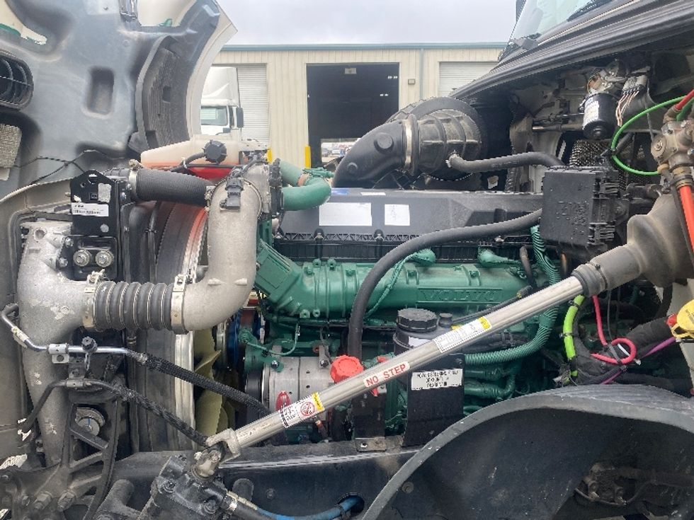 Day Cab Tractor-Heavy Duty Tractors-Volvo-2020-VNL64T300-Bessemer-AL-661,641\n\t\tmiles-$ 27,500 - Image 16
