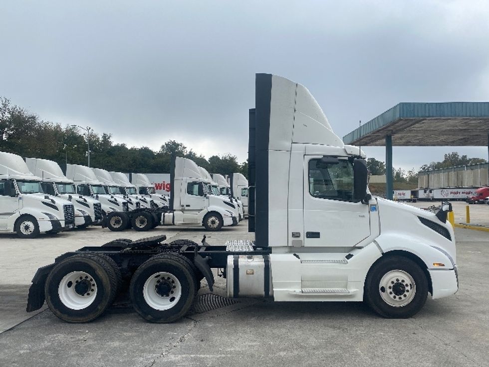 Day Cab Tractor-Heavy Duty Tractors-Volvo-2020-VNL64T300-Bessemer-AL-661,641\n\t\tmiles-$ 27,500 - Image 8