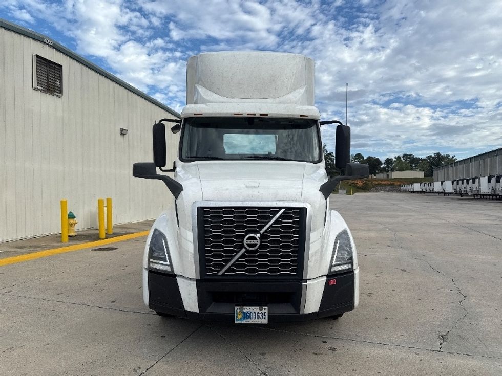 Day Cab Tractor-Heavy Duty Tractors-Volvo-2020-VNL64T300-Bessemer-AL-673,292\n\t\tmiles-$ 29,500 - Image 2