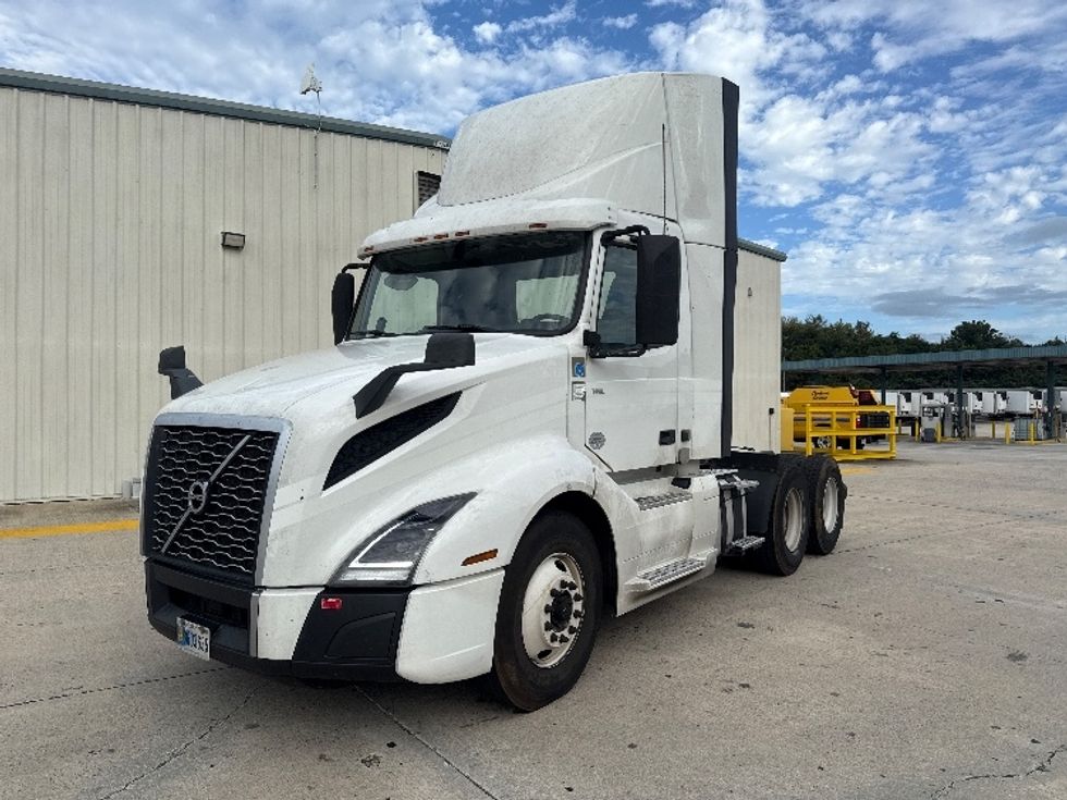 Day Cab Tractor-Heavy Duty Tractors-Volvo-2020-VNL64T300-Bessemer-AL-673,292\n\t\tmiles-$ 29,500 - Image 3