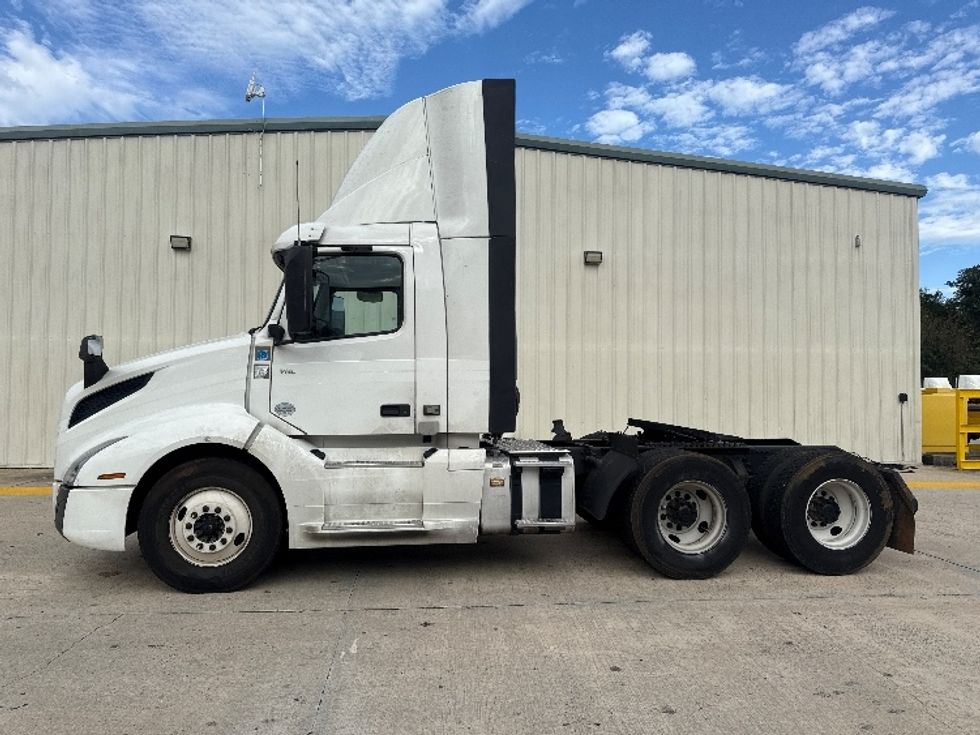 Day Cab Tractor-Heavy Duty Tractors-Volvo-2020-VNL64T300-Bessemer-AL-673,292\n\t\tmiles-$ 29,500 - Image 4