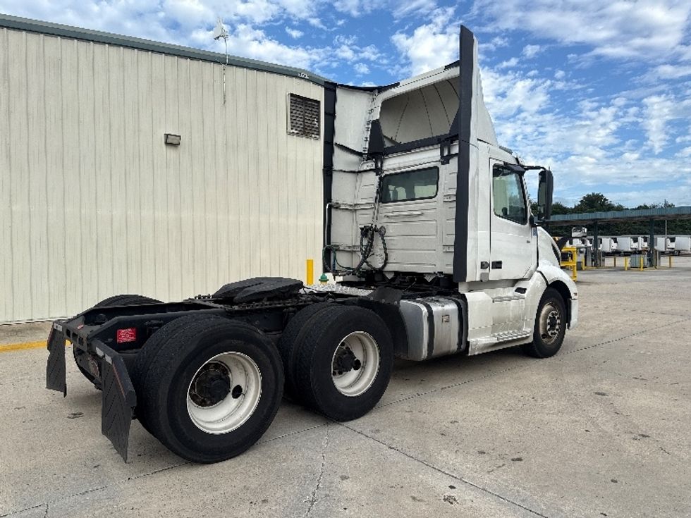 Day Cab Tractor-Heavy Duty Tractors-Volvo-2020-VNL64T300-Bessemer-AL-673,292\n\t\tmiles-$ 29,500 - Image 7