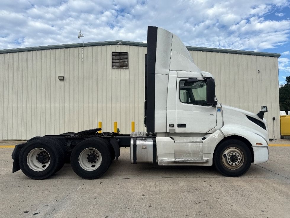 Day Cab Tractor-Heavy Duty Tractors-Volvo-2020-VNL64T300-Bessemer-AL-673,292\n\t\tmiles-$ 29,500 - Image 8