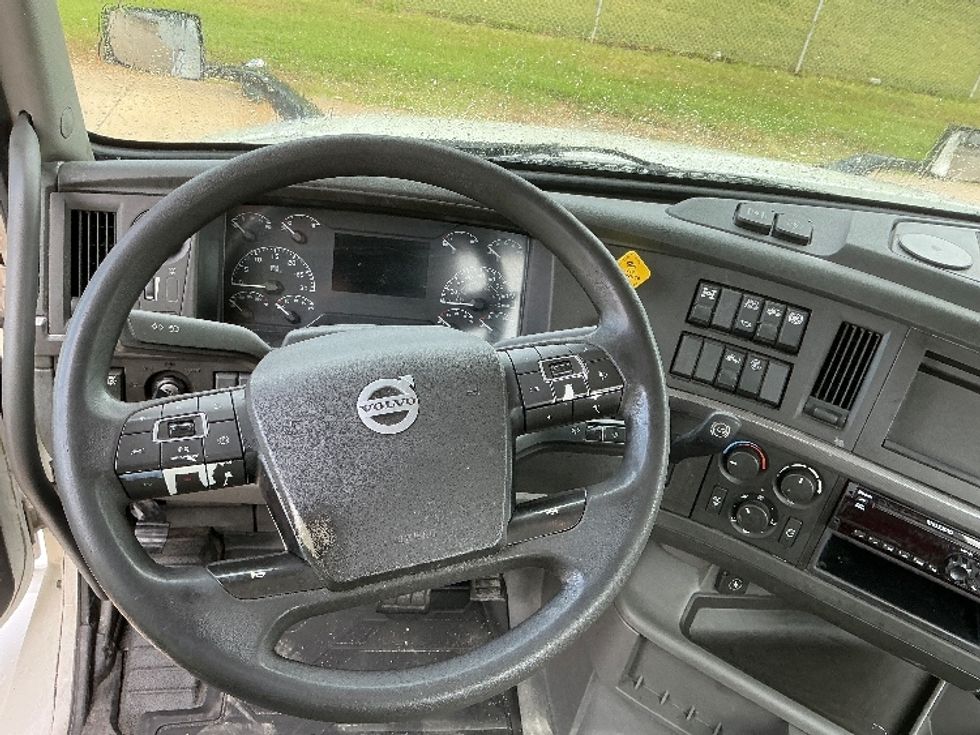Day Cab Tractor-Heavy Duty Tractors-Volvo-2020-VNL64T300-Bessemer-AL-702,488\n\t\tmiles-$ 29,500 - Image 11
