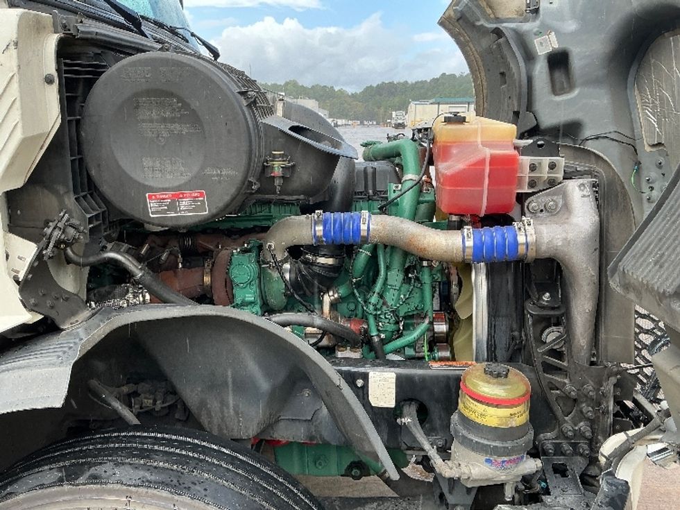 Day Cab Tractor-Heavy Duty Tractors-Volvo-2020-VNL64T300-Bessemer-AL-702,488\n\t\tmiles-$ 29,500 - Image 14