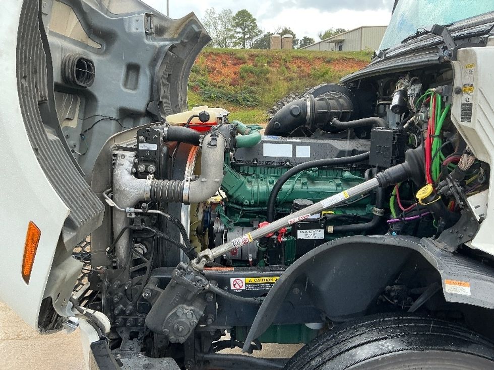 Day Cab Tractor-Heavy Duty Tractors-Volvo-2020-VNL64T300-Bessemer-AL-702,488\n\t\tmiles-$ 29,500 - Image 15