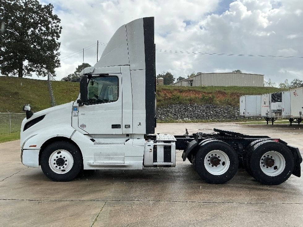 Day Cab Tractor-Heavy Duty Tractors-Volvo-2020-VNL64T300-Bessemer-AL-702,488\n\t\tmiles-$ 29,500 - Image 4