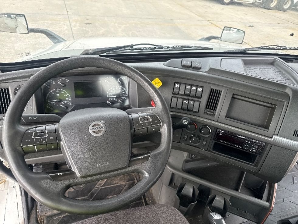 Day Cab Tractor-Heavy Duty Tractors-Volvo-2020-VNL64T300-Bessemer-AL-724,412\n\t\tmiles-$ 29,500 - Image 11