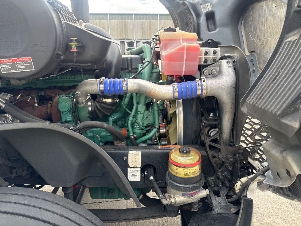 Day Cab Tractor-Heavy Duty Tractors-Volvo-2020-VNL64T300-Bessemer-AL-724,412\n\t\tmiles-$ 29,500 - Image 15