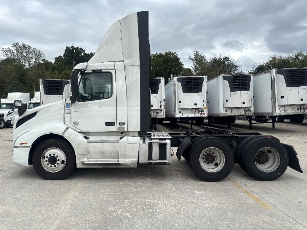 Day Cab Tractor-Heavy Duty Tractors-Volvo-2020-VNL64T300-Bessemer-AL-724,412\n\t\tmiles-$ 29,500 - Image 4