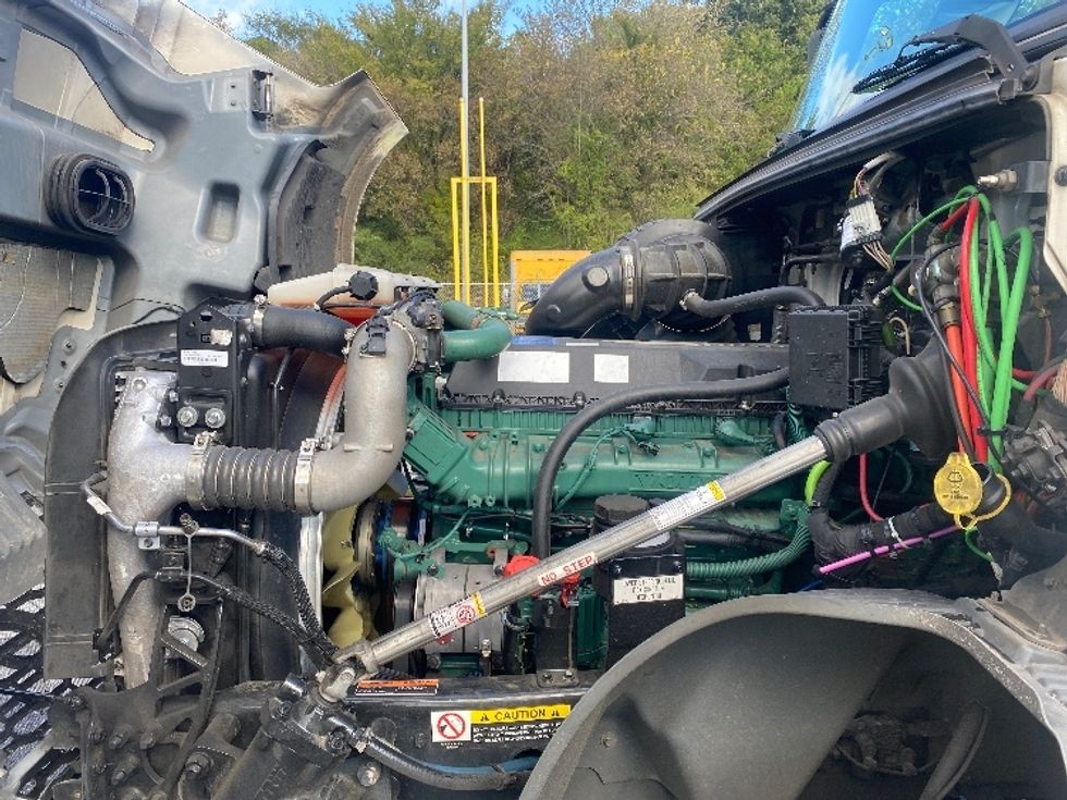 Day Cab Tractor-Heavy Duty Tractors-Volvo-2020-VNL64T300-Bessemer-AL-725,279\n\t\tmiles-$ 29,500 - Image 16