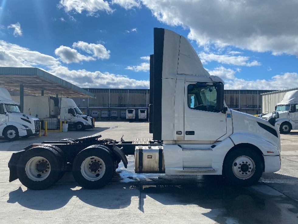 Day Cab Tractor-Heavy Duty Tractors-Volvo-2020-VNL64T300-Bessemer-AL-725,279\n\t\tmiles-$ 29,500 - Image 8