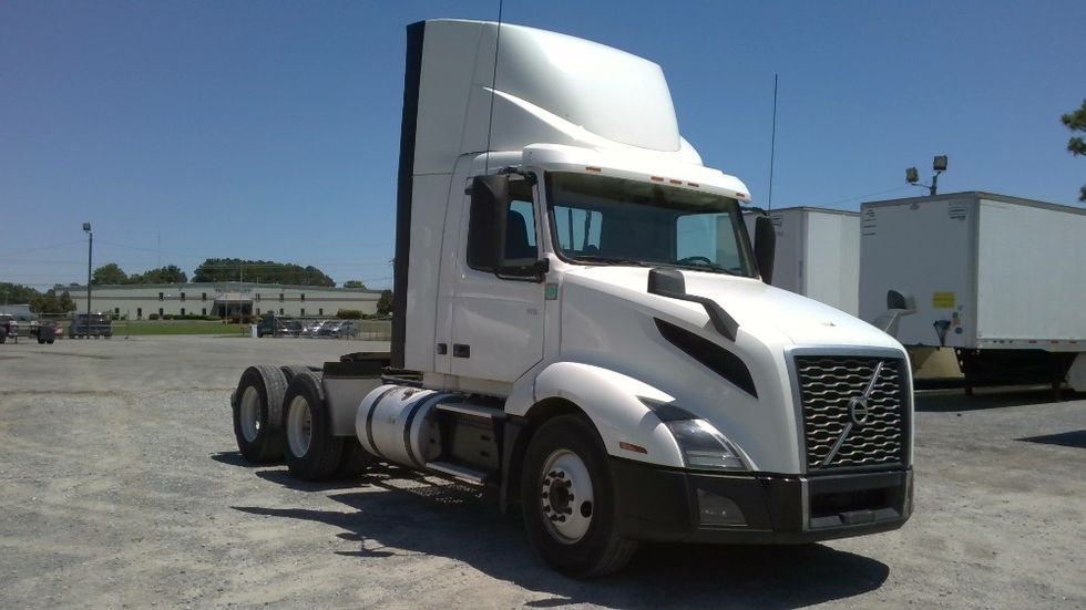 Day Cab Tractor-Heavy Duty Tractors-Volvo-2020-VNL64T300-Boaz-AL-529,049\n\t\tmiles-$ 39,750 - Image 1