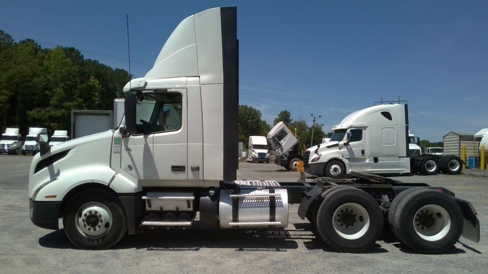 Day Cab Tractor-Heavy Duty Tractors-Volvo-2020-VNL64T300-Boaz-AL-529,049\n\t\tmiles-$ 39,750 - Image 4