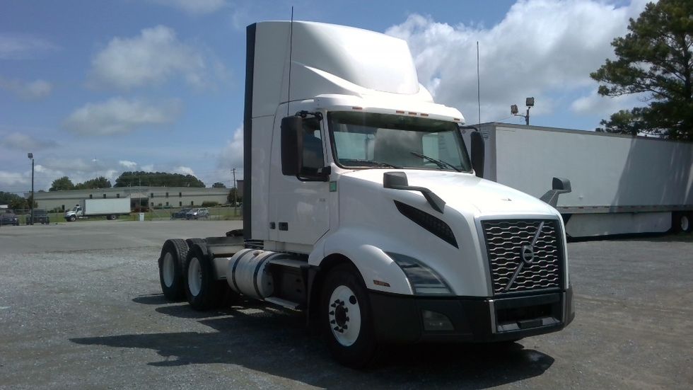 Day Cab Tractor-Heavy Duty Tractors-Volvo-2020-VNL64T300-Boaz-AL-545,342\n\t\tmiles-$ 38,000 - Image 1