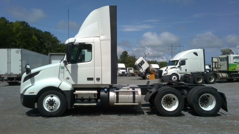 Day Cab Tractor-Heavy Duty Tractors-Volvo-2020-VNL64T300-Boaz-AL-545,342\n\t\tmiles-$ 38,000 - Image 4
