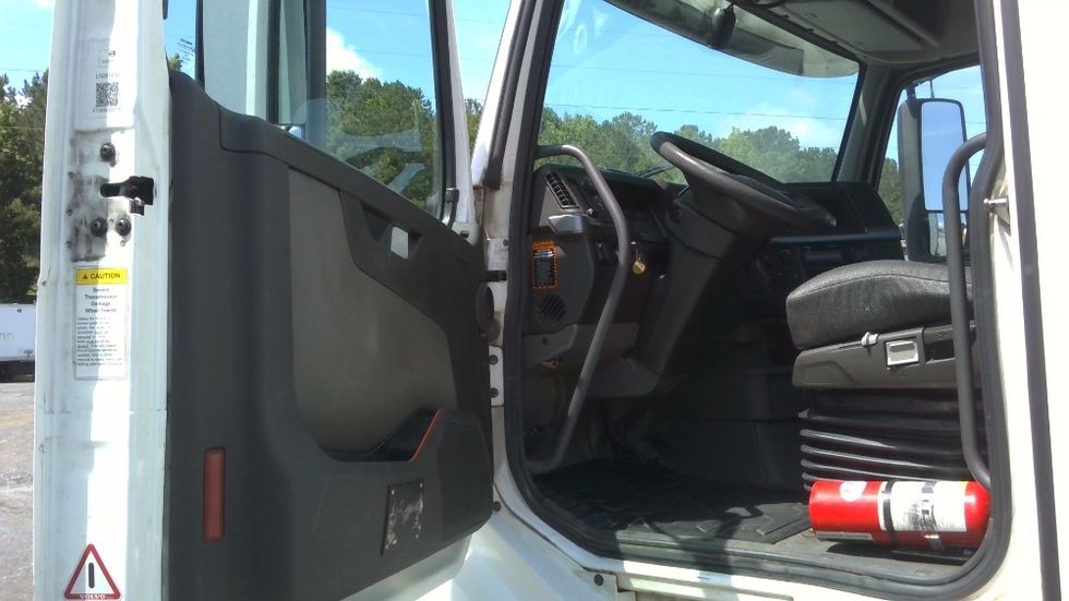 Day Cab Tractor-Heavy Duty Tractors-Volvo-2020-VNL64T300-Boaz-AL-545,342\n\t\tmiles-$ 38,000 - Image 9