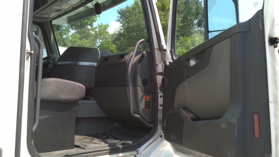 Day Cab Tractor-Heavy Duty Tractors-Volvo-2020-VNL64T300-Boaz-AL-549,114\n\t\tmiles-$ 37,750 - Image 12
