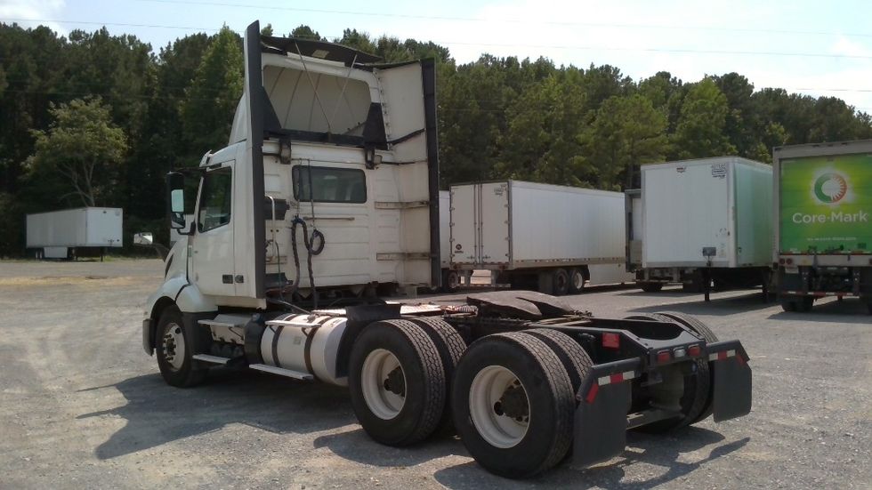Day Cab Tractor-Heavy Duty Tractors-Volvo-2020-VNL64T300-Boaz-AL-549,114\n\t\tmiles-$ 37,750 - Image 5