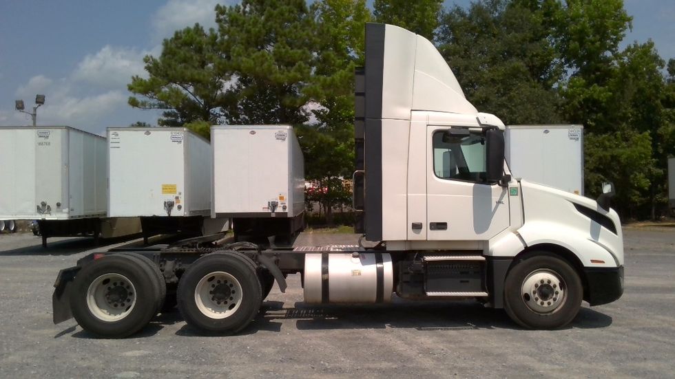 Day Cab Tractor-Heavy Duty Tractors-Volvo-2020-VNL64T300-Boaz-AL-549,114\n\t\tmiles-$ 37,750 - Image 8