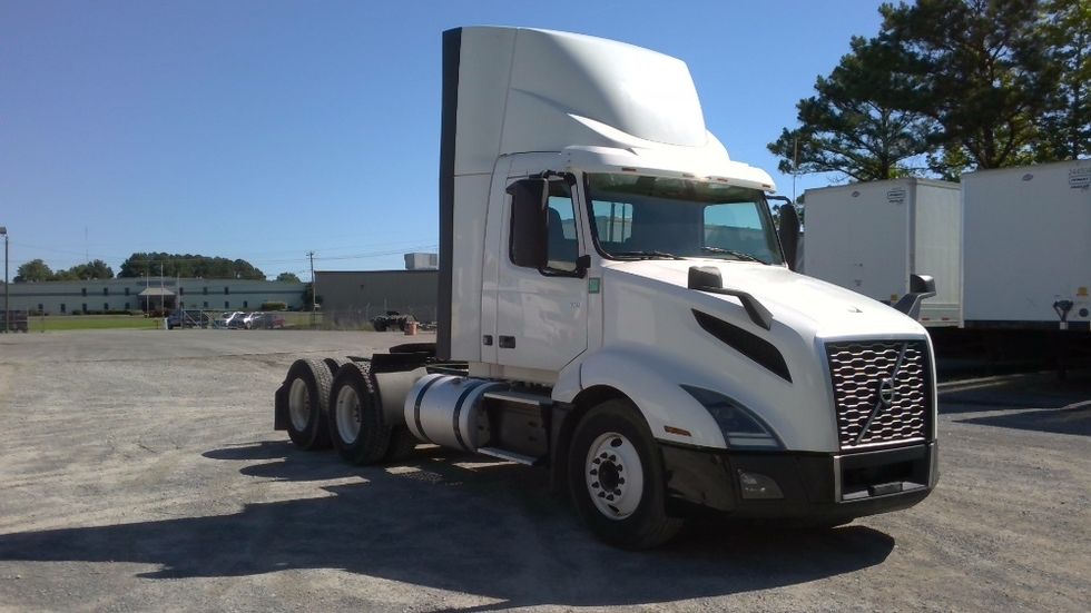 Day Cab Tractor-Heavy Duty Tractors-Volvo-2020-VNL64T300-Boaz-AL-567,883\n\t\tmiles-$ 33,250 - Image 1
