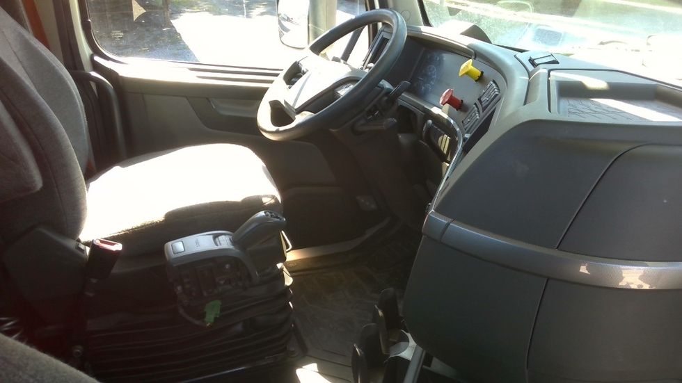 Day Cab Tractor-Heavy Duty Tractors-Volvo-2020-VNL64T300-Boaz-AL-567,883\n\t\tmiles-$ 33,250 - Image 14