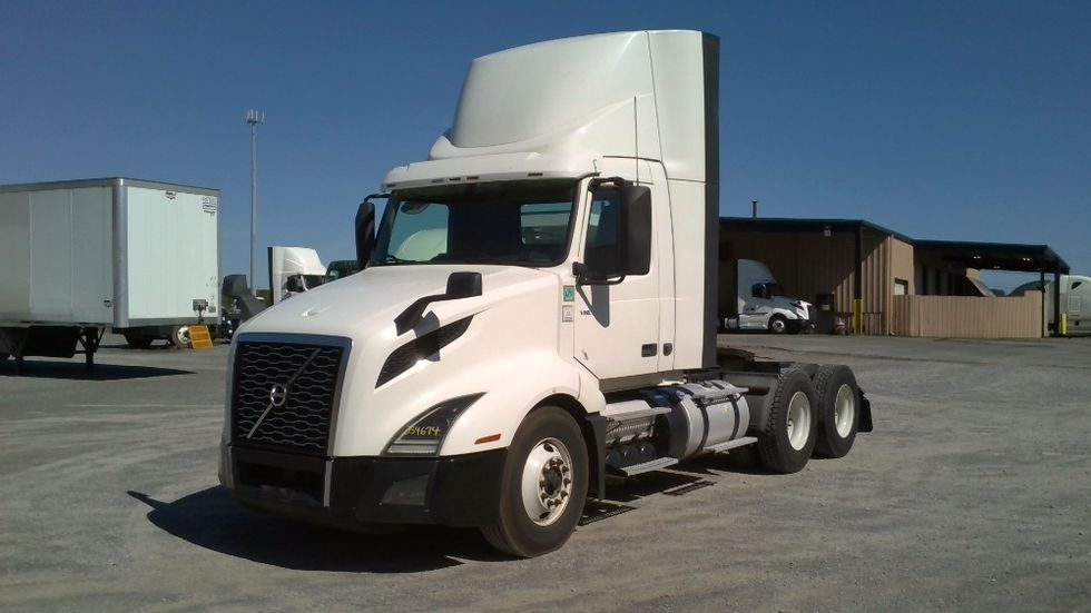 Day Cab Tractor-Heavy Duty Tractors-Volvo-2020-VNL64T300-Boaz-AL-567,883\n\t\tmiles-$ 33,250 - Image 3