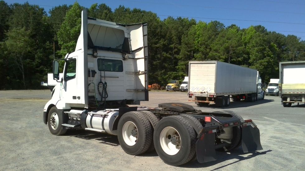 Day Cab Tractor-Heavy Duty Tractors-Volvo-2020-VNL64T300-Boaz-AL-567,883\n\t\tmiles-$ 33,250 - Image 5
