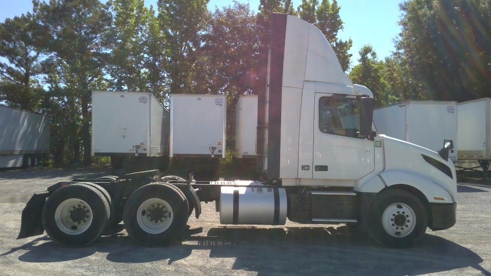 Day Cab Tractor-Heavy Duty Tractors-Volvo-2020-VNL64T300-Boaz-AL-567,883\n\t\tmiles-$ 33,250 - Image 8