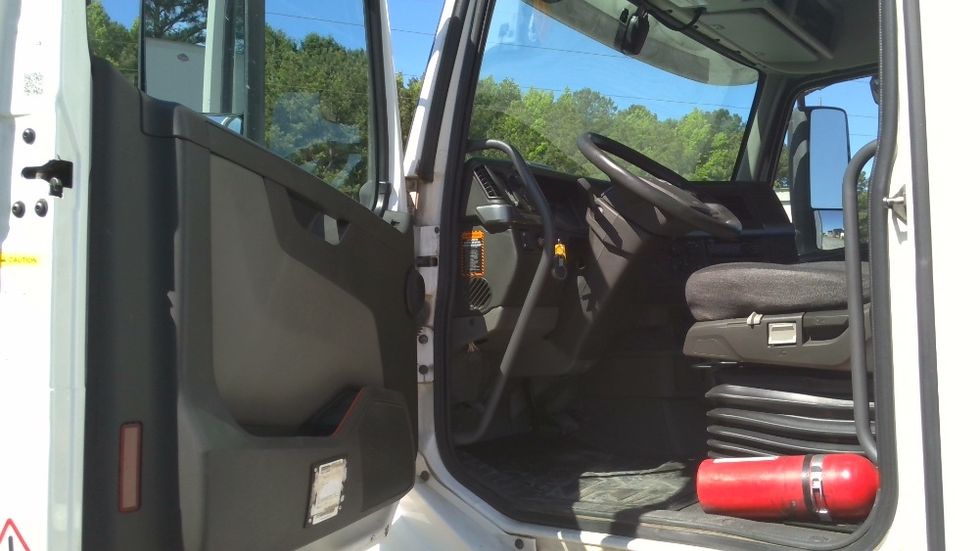 Day Cab Tractor-Heavy Duty Tractors-Volvo-2020-VNL64T300-Boaz-AL-567,883\n\t\tmiles-$ 33,250 - Image 9