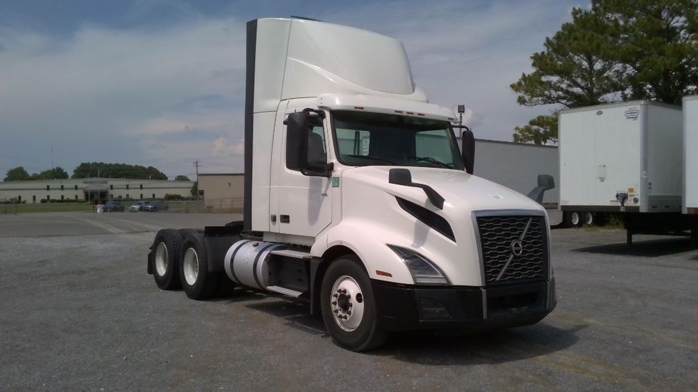 Day Cab Tractor-Heavy Duty Tractors-Volvo-2020-VNL64T300-Boaz-AL-601,100\n\t\tmiles-$ 31,500 - Image 1