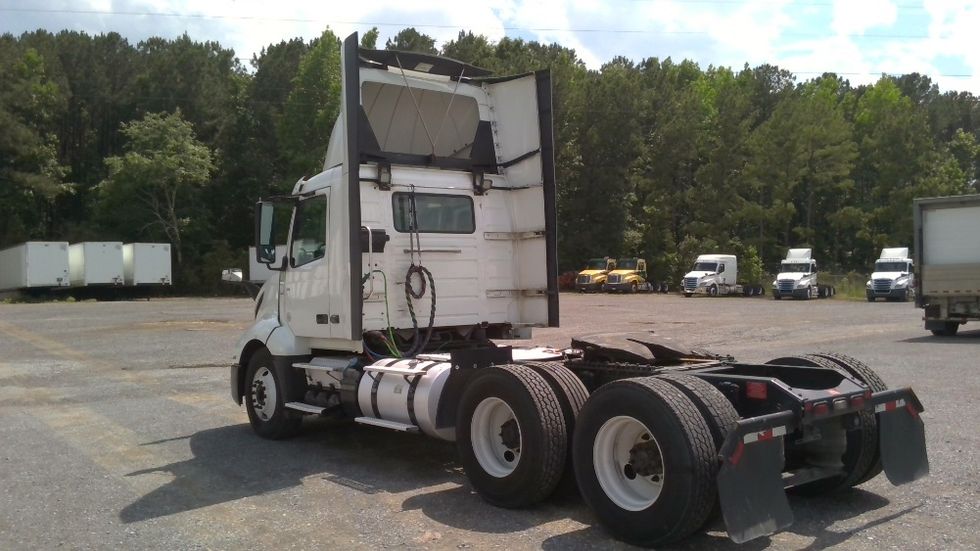 Day Cab Tractor-Heavy Duty Tractors-Volvo-2020-VNL64T300-Boaz-AL-601,100\n\t\tmiles-$ 31,500 - Image 5