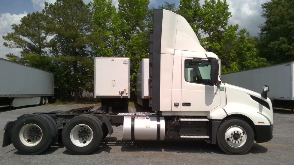 Day Cab Tractor-Heavy Duty Tractors-Volvo-2020-VNL64T300-Boaz-AL-601,100\n\t\tmiles-$ 31,500 - Image 8