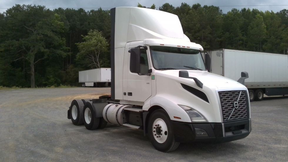 Day Cab Tractor-Heavy Duty Tractors-Volvo-2020-VNL64T300-Boaz-AL-614,590\n\t\tmiles-$ 30,750 - Image 1