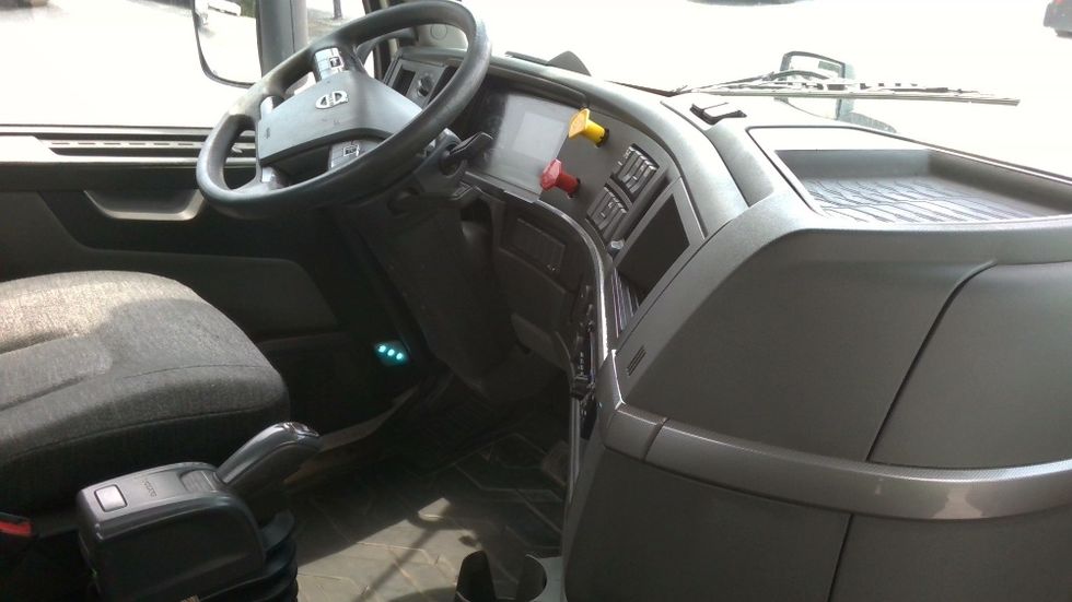 Day Cab Tractor-Heavy Duty Tractors-Volvo-2020-VNL64T300-Boaz-AL-614,590\n\t\tmiles-$ 30,750 - Image 14